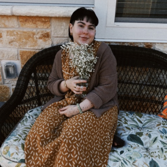 Meet your Posher, Cece - Picture 6 of 8